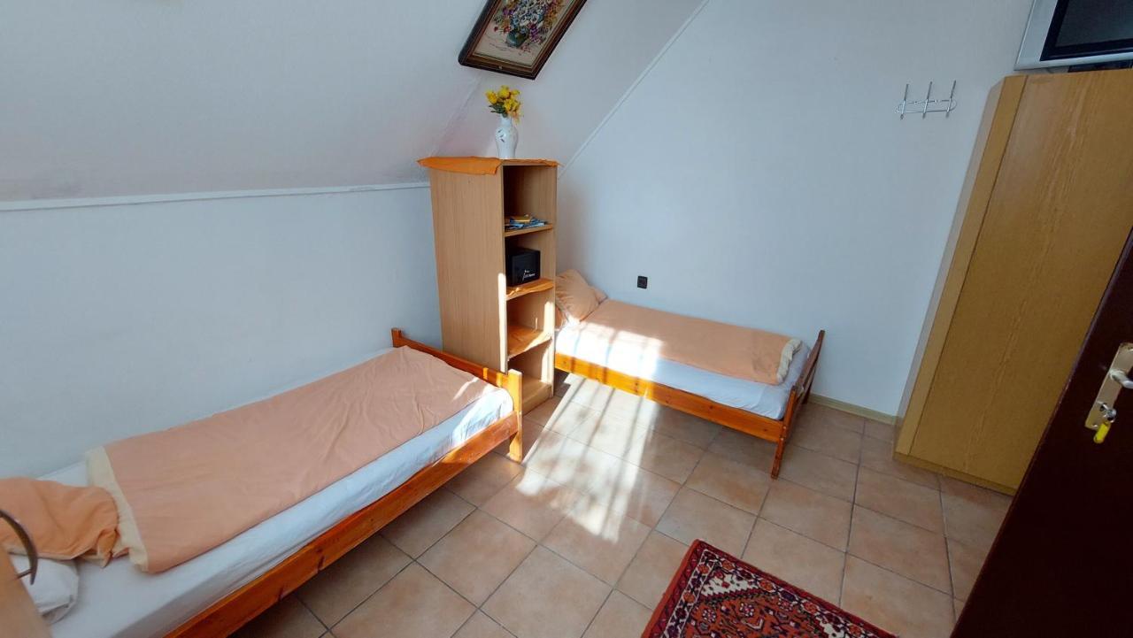 Pihenes A Malomtonal Privat Berlemeny Guest House Tapolca Luaran gambar